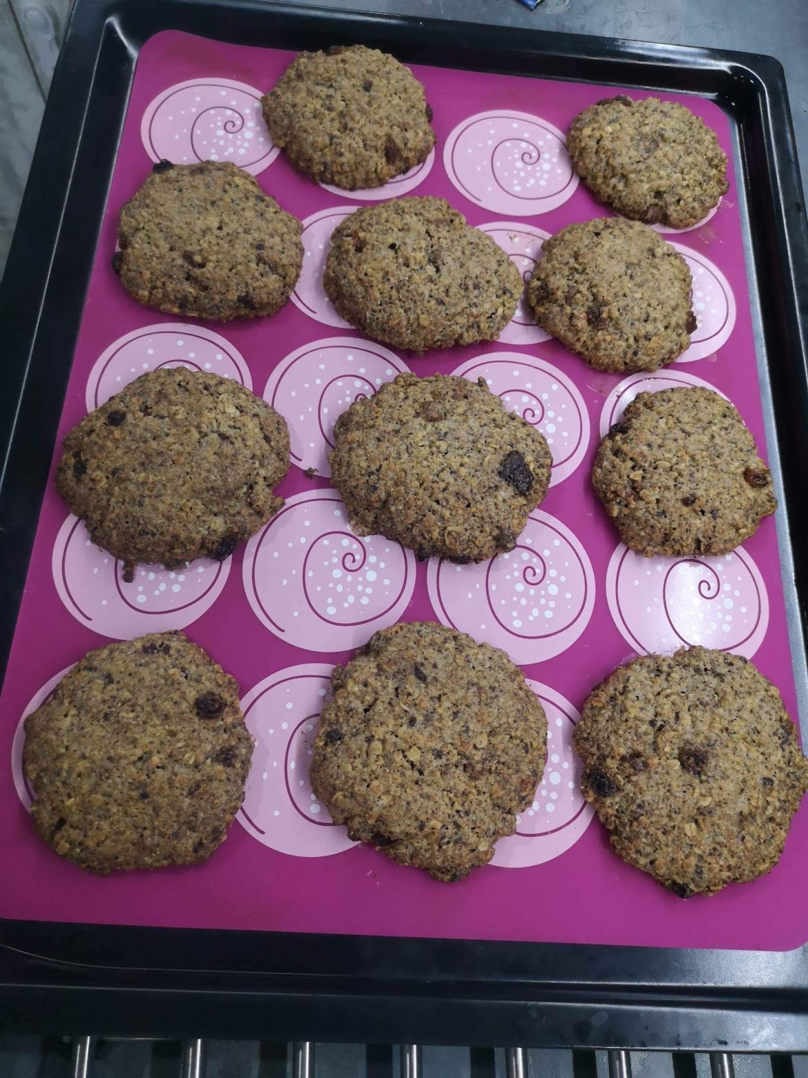 Овесени бисквити със стафиди и тахан