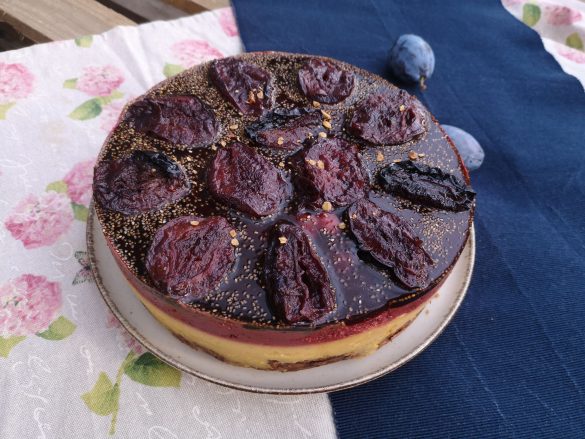 Торта със сини сливи