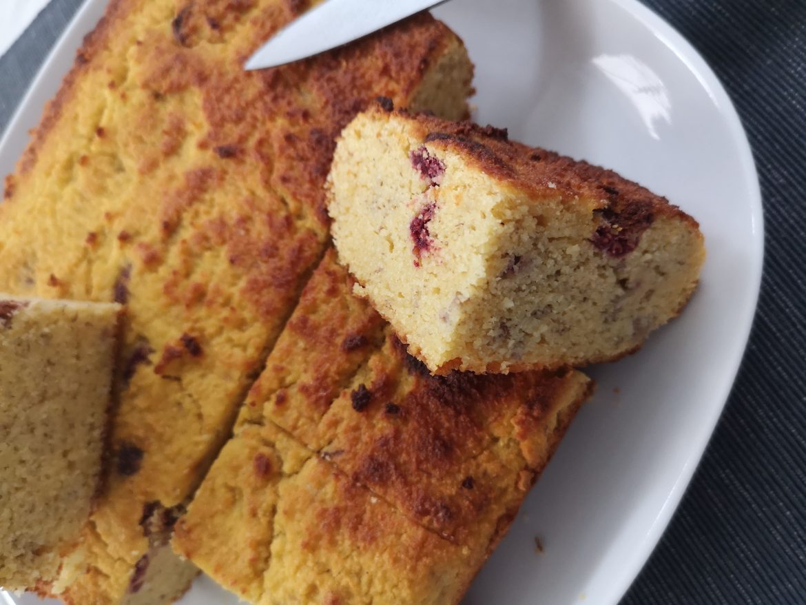 Кокосов сладкиш с малини