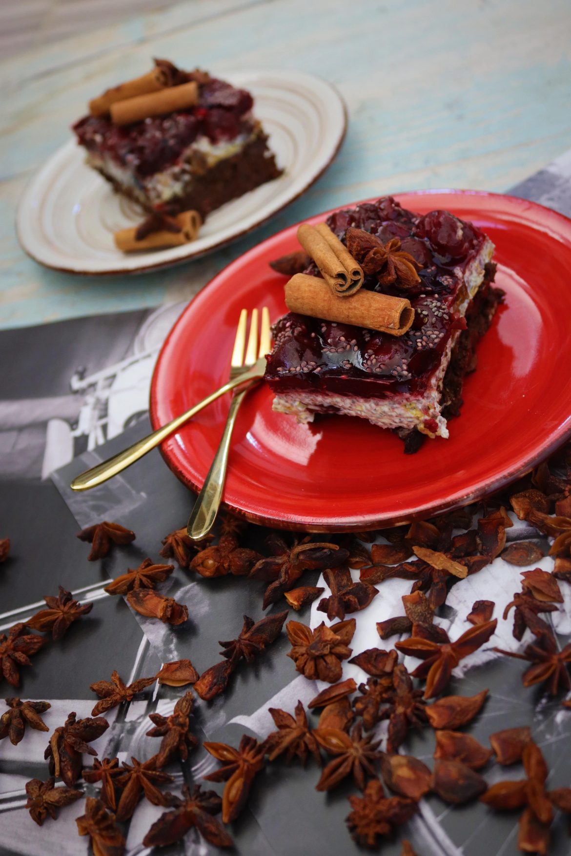 Сладкиш с фурми и вишни