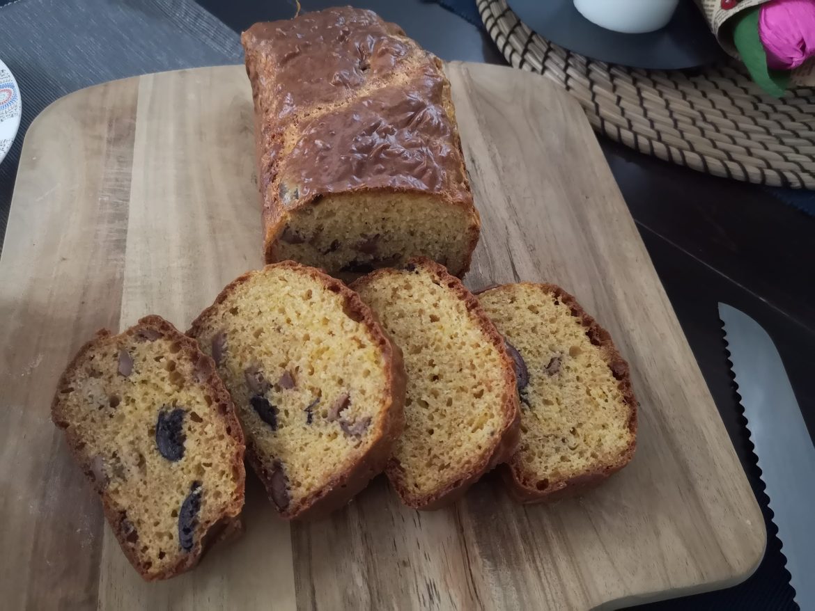 Мързеливо хлебче с маслини и с кашкавал