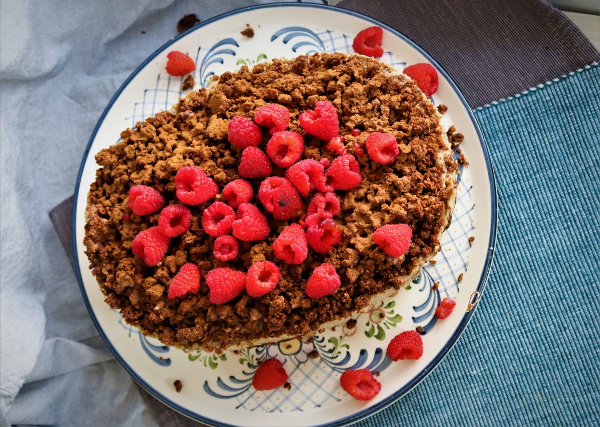 Веган сладкиш с банан и фурми