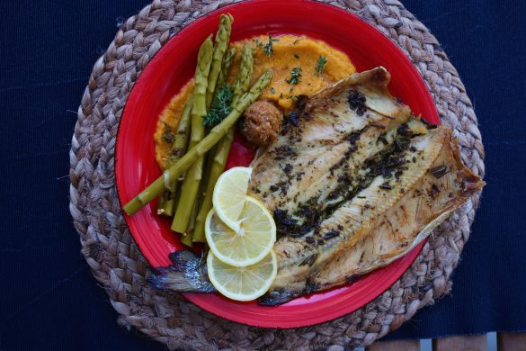 Риба с билки и резене