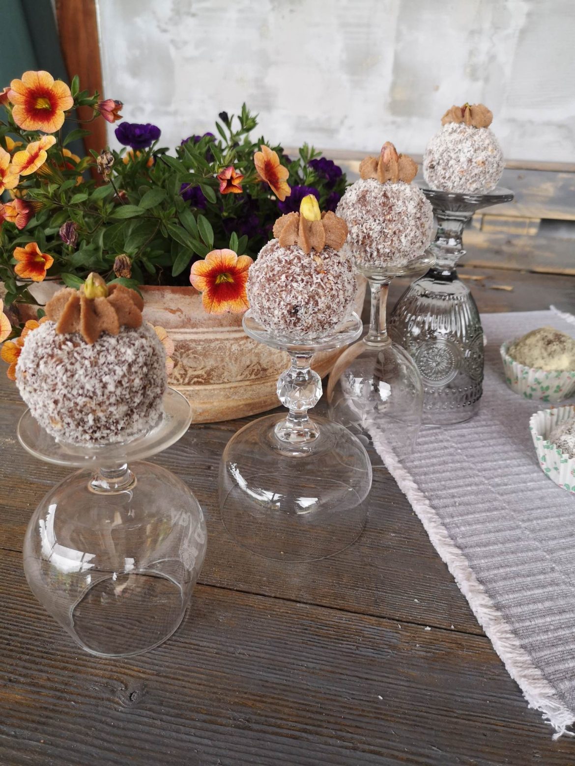 Топки Детски спомен - рецепта за ядково-шоколадов десерт