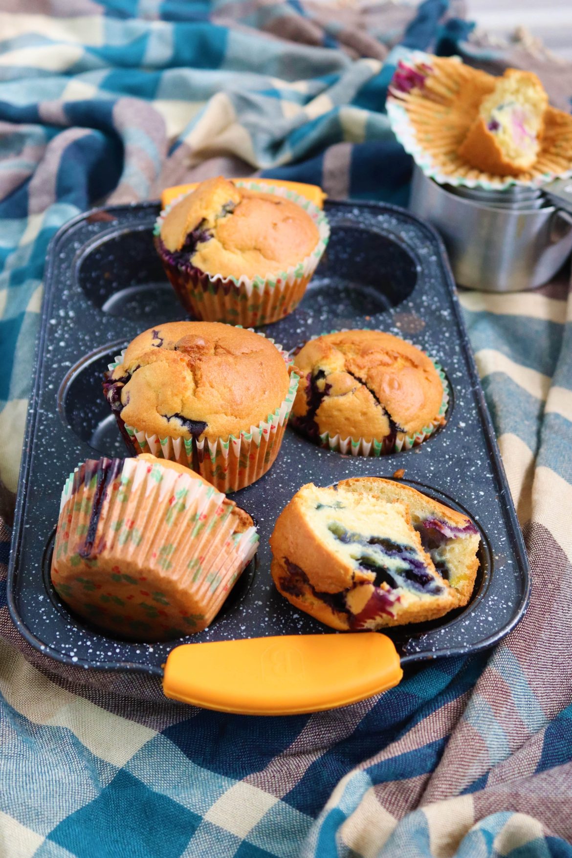 Мъфини с боровинки - носят лекота и мекота на всеки един ден