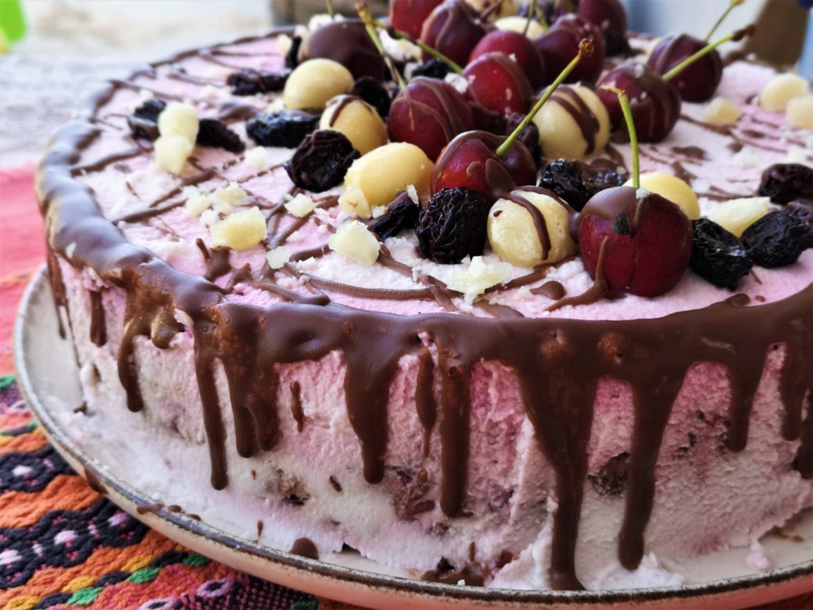 Кокосова торта с череши Коко Чери Коко Чери - веган кокосово-черешова торта