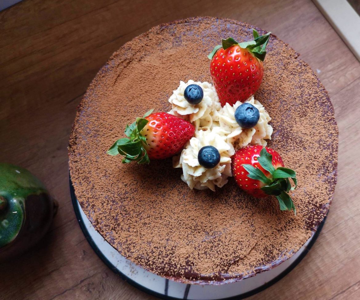 Торта с ягоди Ани - торта с бисквитени блатове