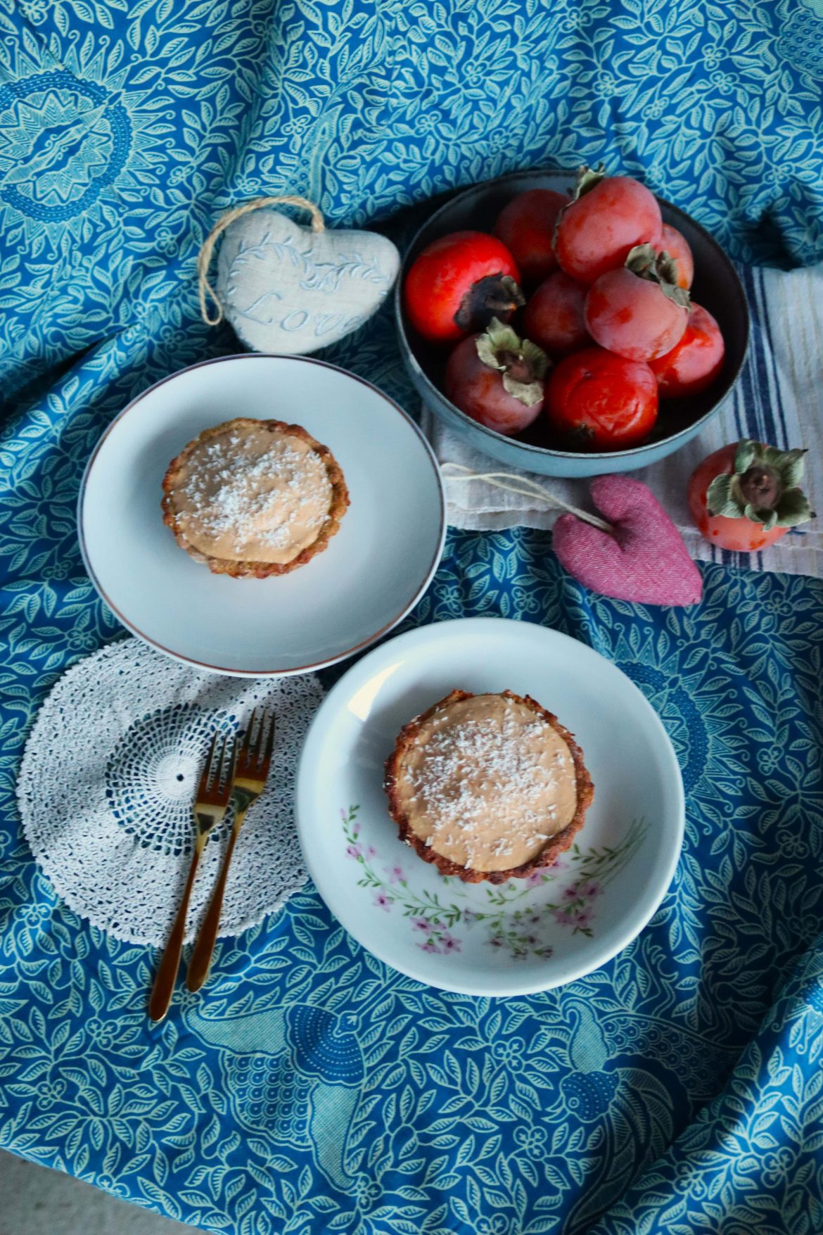 тарталети с плодове и копринено тофу