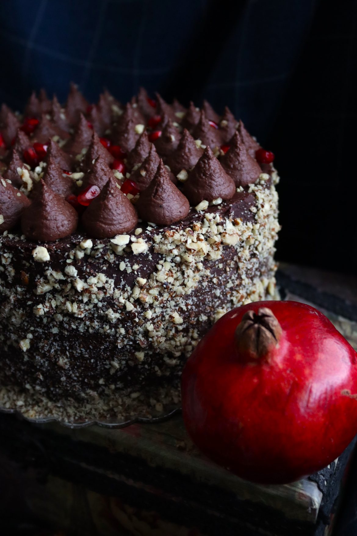 Дяволска торта с орехи и нар