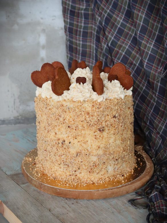 Медена торта с бисквити