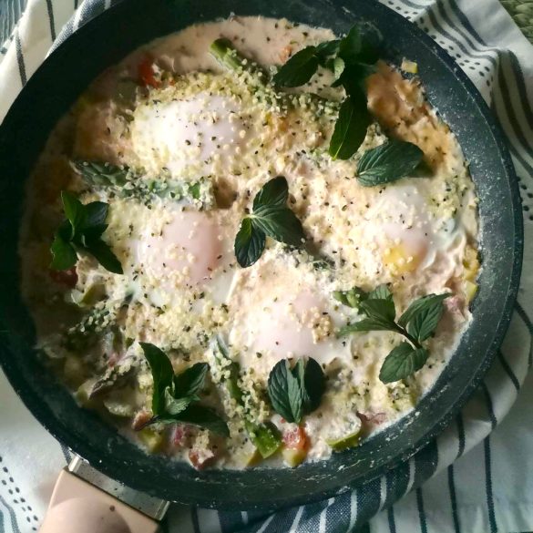 Шакшука с аспержи Шакшука с аспержи