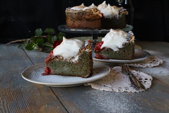 Крамбъл с ягоди и ревен