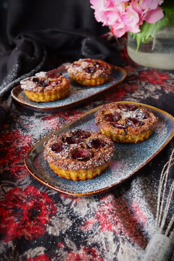 Тарталети с череши без кора