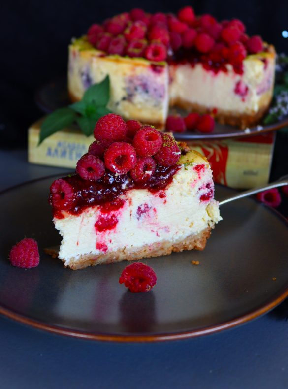 Чийзкейк с малини и извара