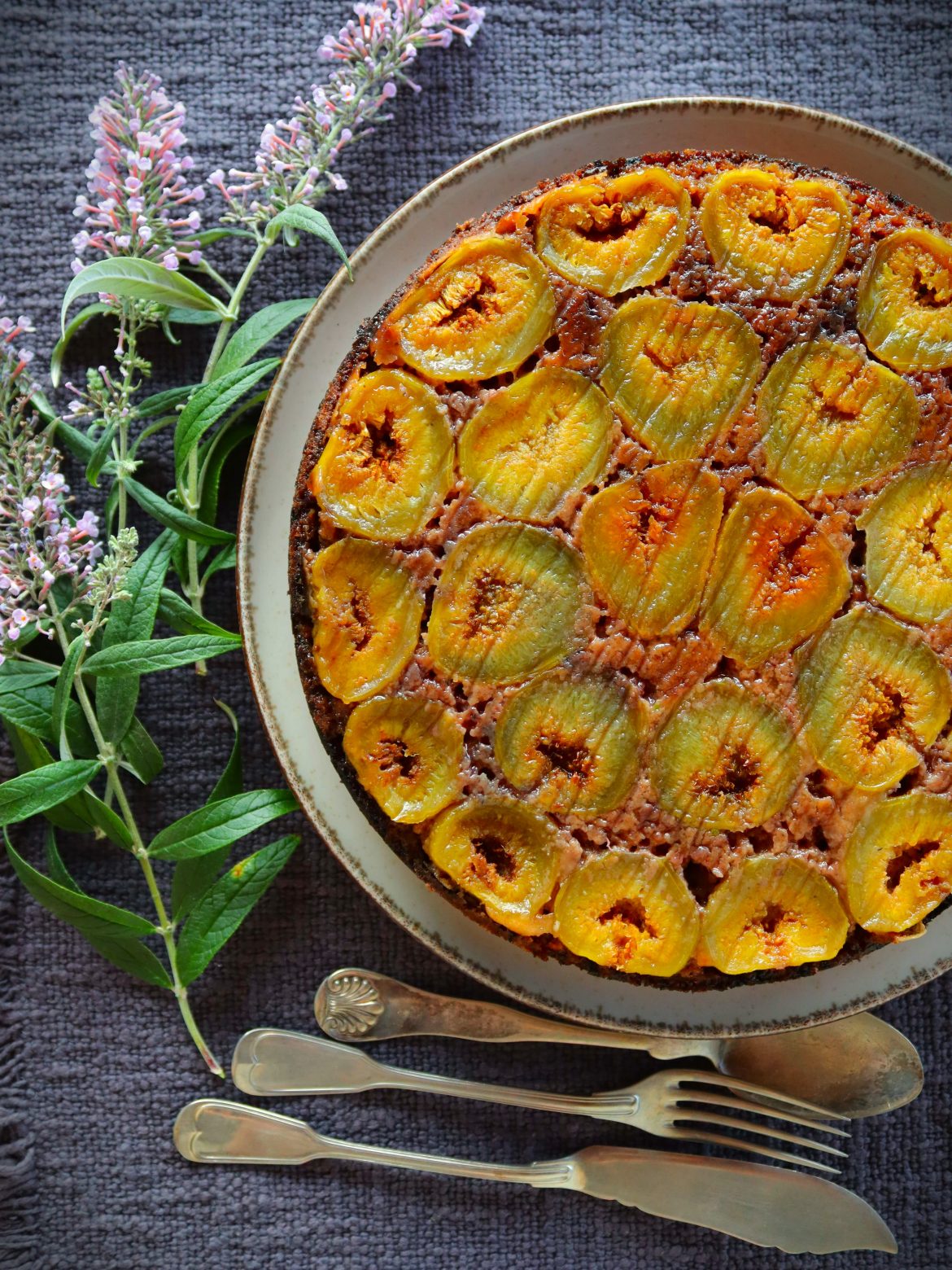 обърнат сладкиш със смокини без захар, глутен и мляко