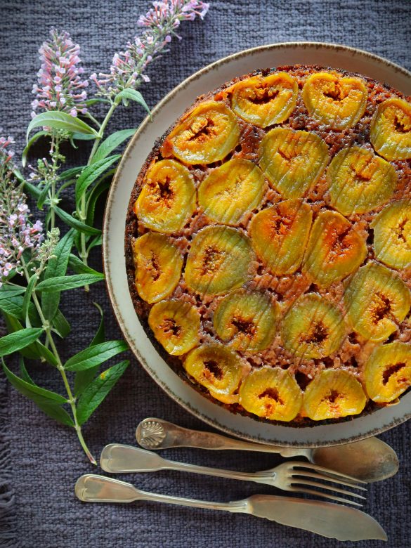 обърнат сладкиш със смокини без захар, глутен и мляко