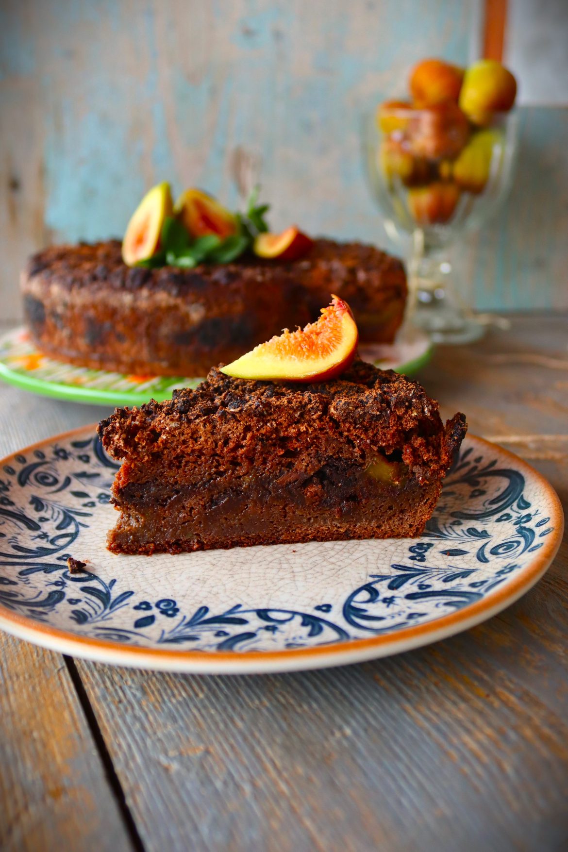 Веган шоколадова торта със смокини