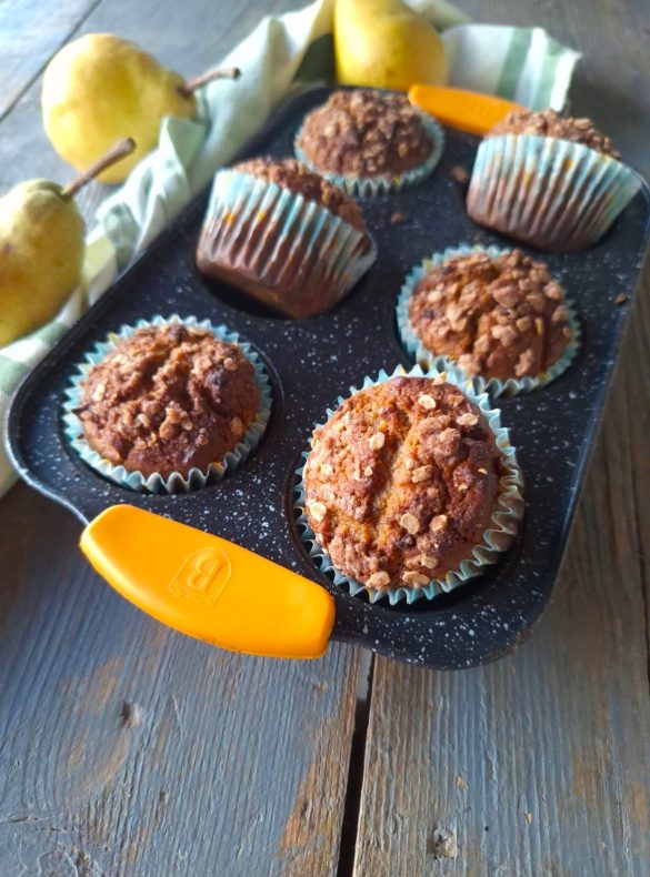 Здравословни мъфини с фурми и круши