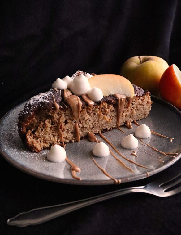 Сладкиш с ябълки и мед по зоната без глутен и без захар