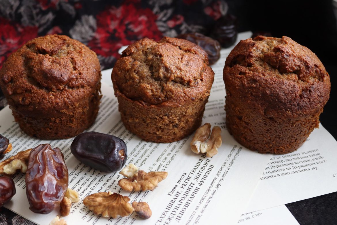Мъфини с фурми и орехи без глутен и без захар