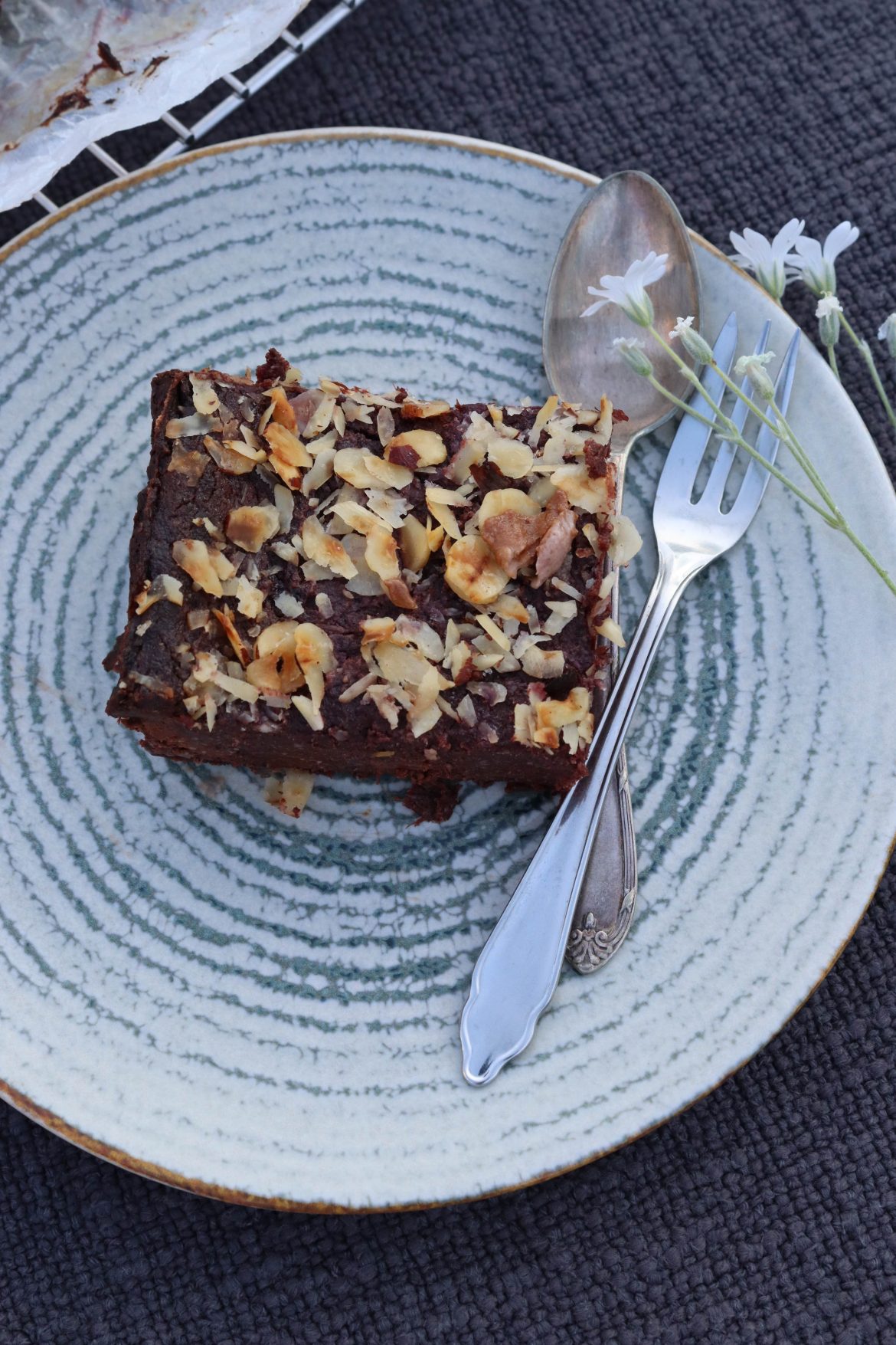 Брауни с рожков - веган