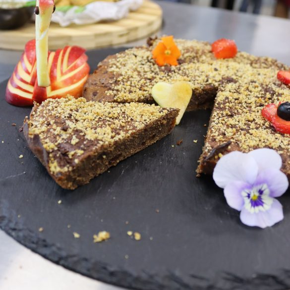 брауни със сушени кайсии без захар и без глутен