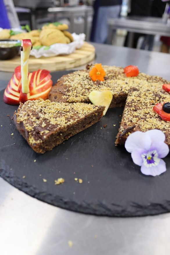 брауни със сушени кайсии без захар и без глутен